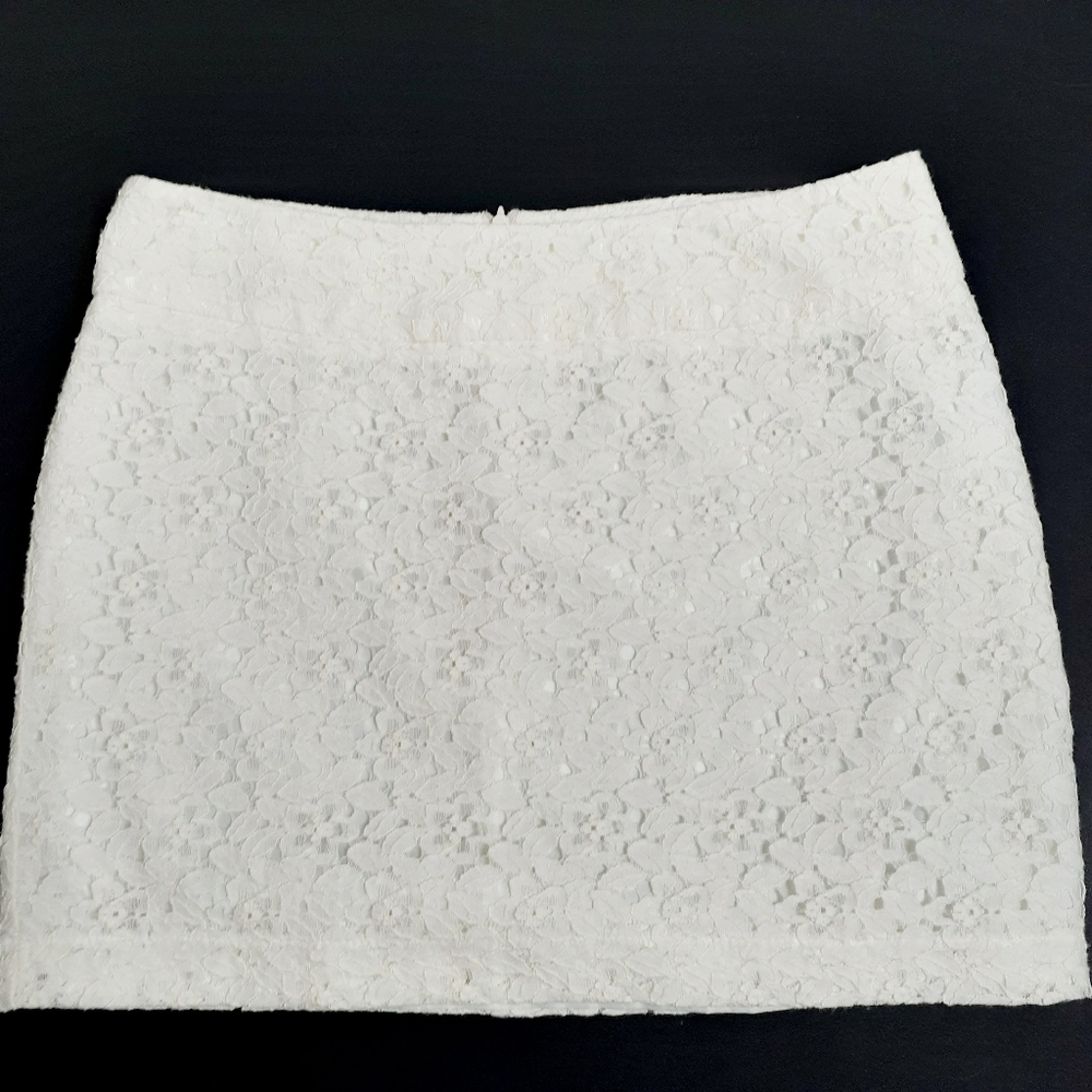 2/$20 Cream color Lace Mini Skirt Size Large